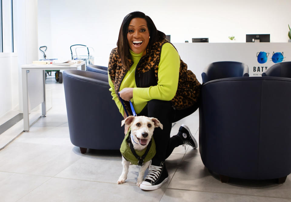 Alison Hammond helped give Dougal the Bichon Freeze a haircut and a bath. (ITV)