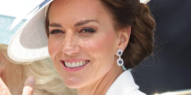 Kate wears fake jewels for Jubilee celebrations