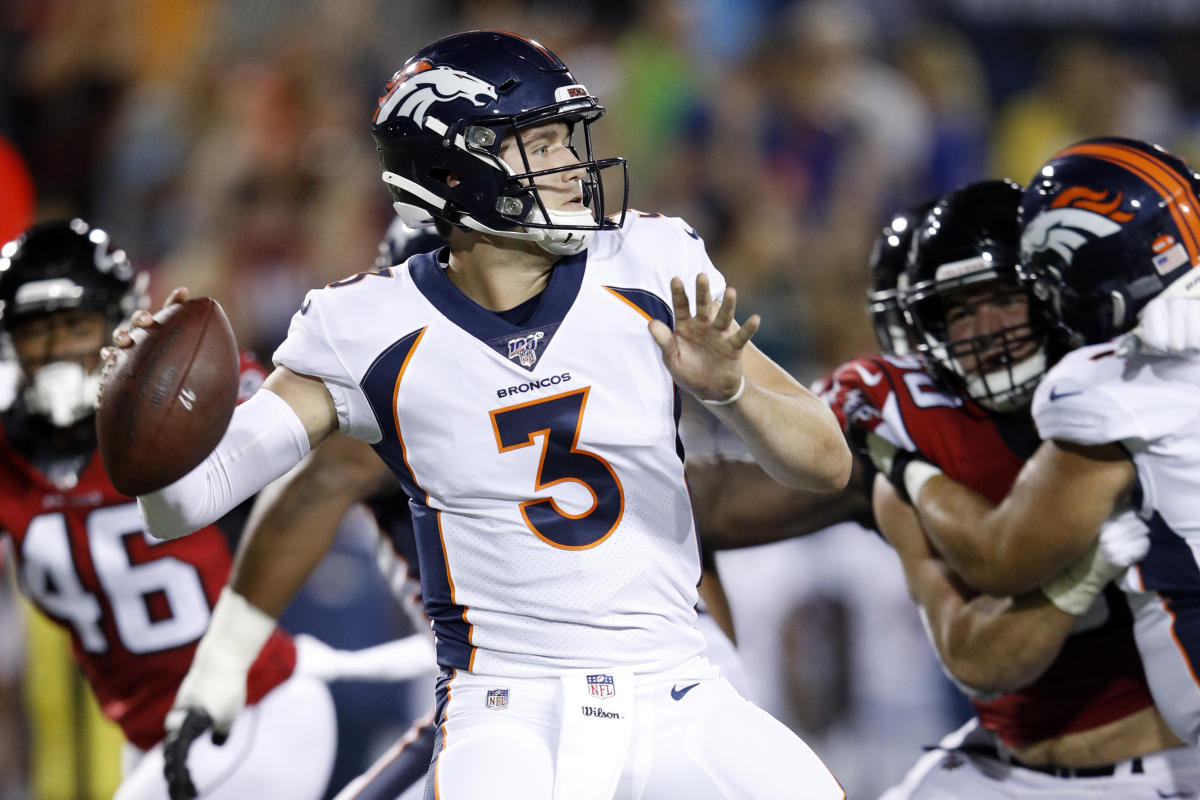 Denver Broncos Hall of Fame quarterback John Elway scores a touchdown  News Photo - Getty Images