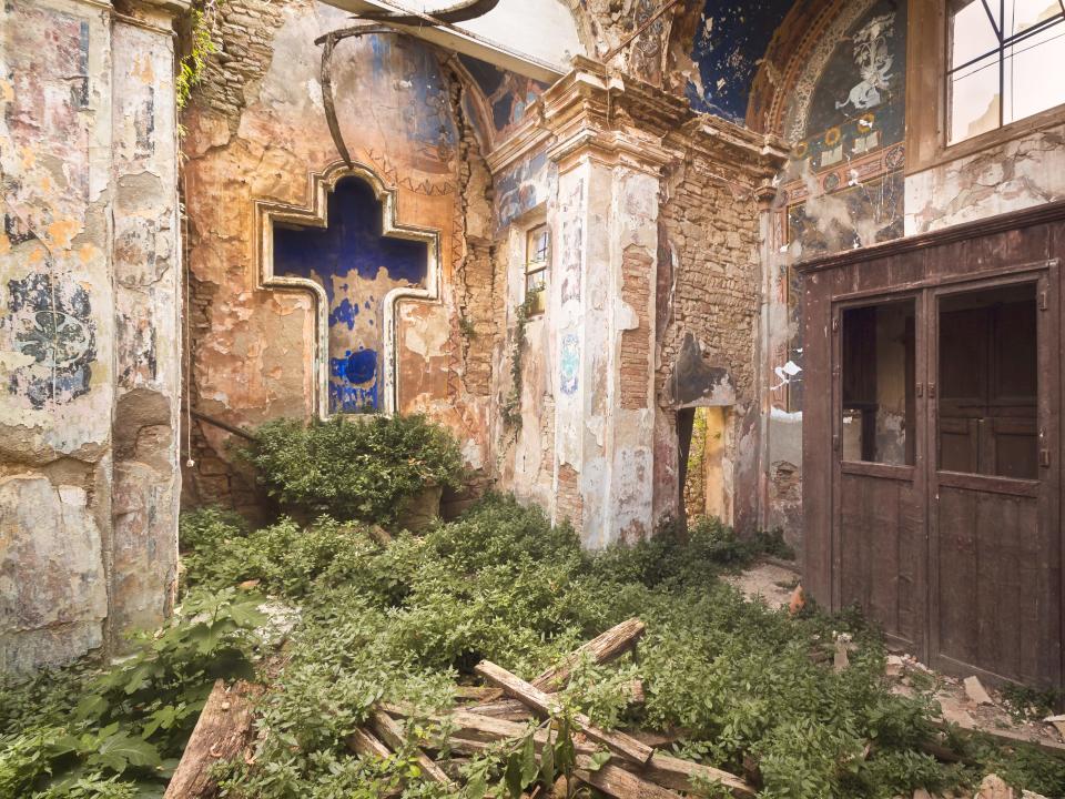 abandonedchurch18_italy