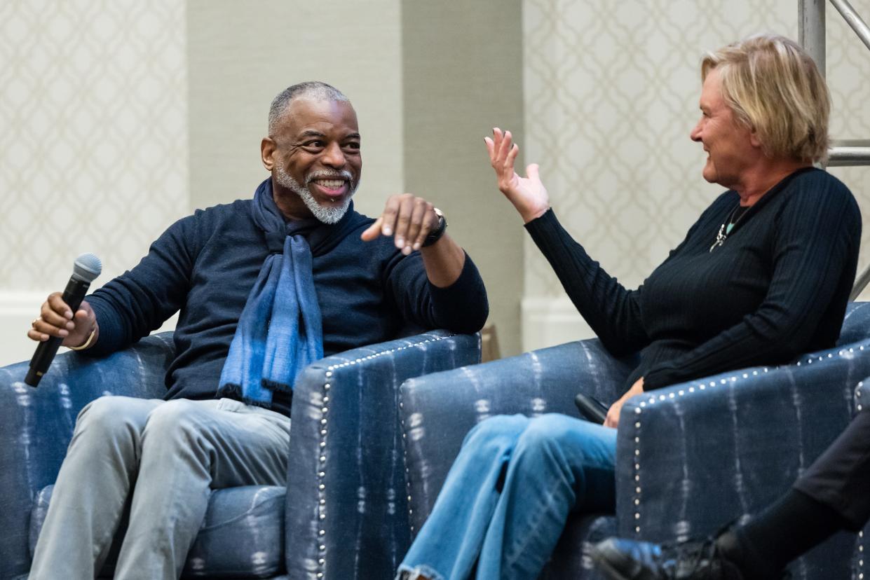 LeVar Burton and Denise Crosby during the "Star Trek: The Next Generation" panel at the Rhode Island Comic Con, held Nov 3-5 at Rhode Island Convention Center in Providence.