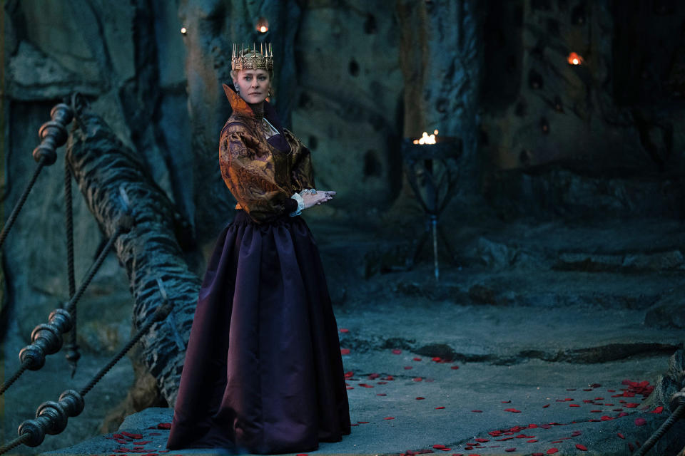 Robin Wright as Queen Isabelle in 