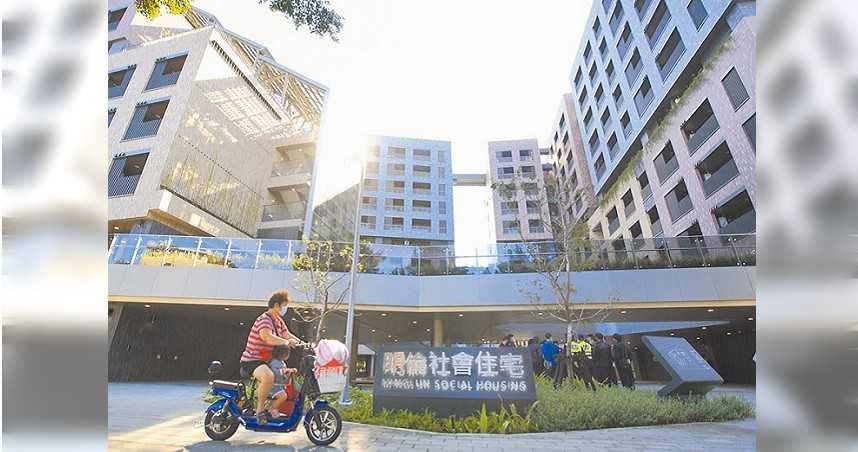台北市明倫社宅招租，3房型租金為40500元，到昨午5時前，已有逾70人申請。（圖／中國時報張鎧乙攝）