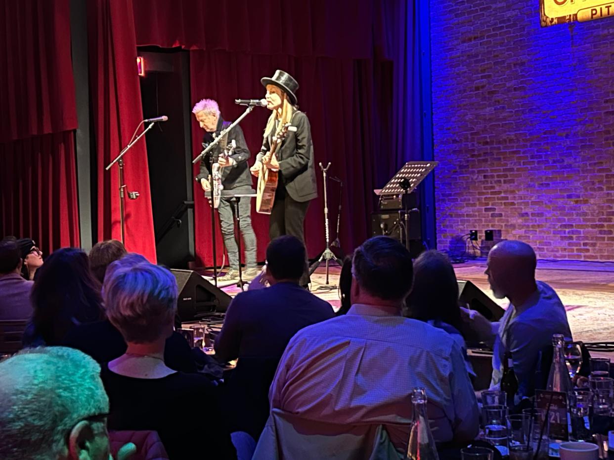 Suzanne Vega delighted a sold-out City Winery Pittsburgh last weekend.