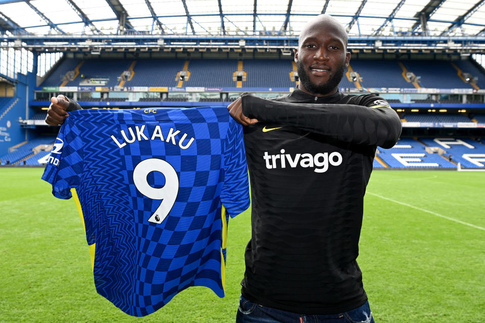 LONDON, ENGLAND - AUGUST 18:  Romelu Lukaku of Chelsea holds his number 9 shirt after a training session at Stamford Bridge on August 18, 2021 in London, England. (Photo by Darren Walsh/Chelsea FC via Getty Images)