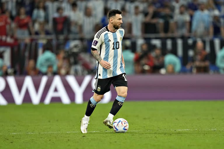 Lionel Messi será titular y el capitán argentino en el partido ante Países Bajos, por los cuartos de final