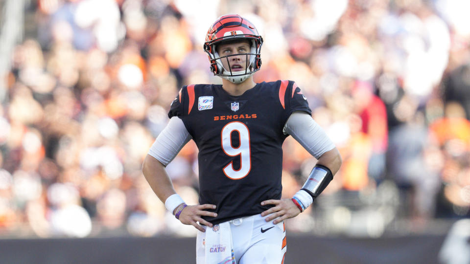 Cincinnati Bengals quarterback Joe Burrow (9) plays at the Browns on Monday night. (AP Photo/Jeff Dean)