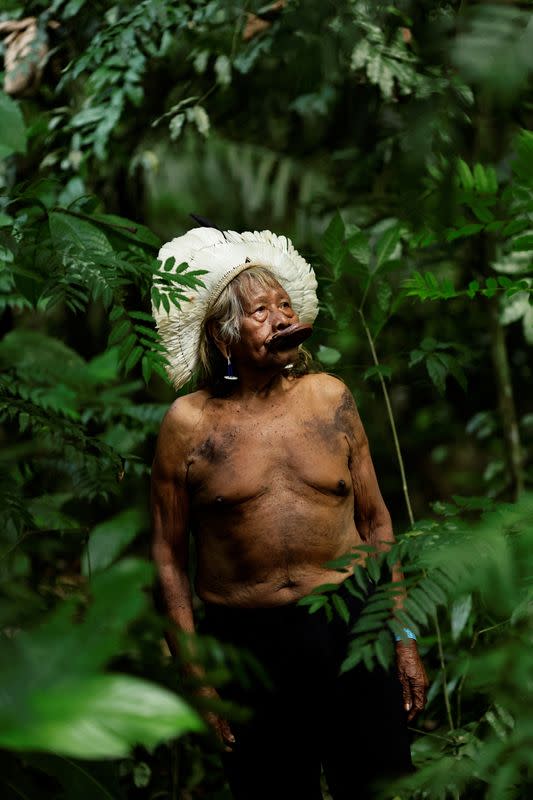 El jefe indígena brasileño Raoni Metuktire posa para una foto, en Belém