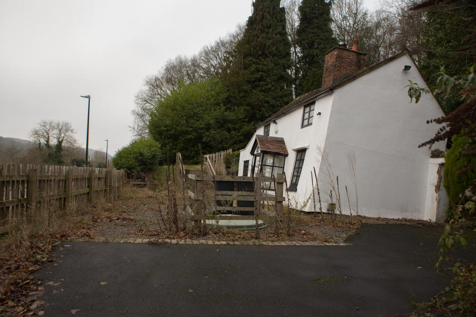  According to the British Geographical Survey, the property is built on an area heavily affected by a landslide.