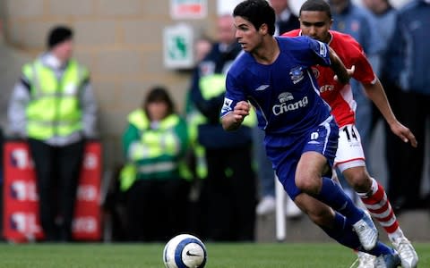 Mikel Arteta runs with the ball  - Credit: action images