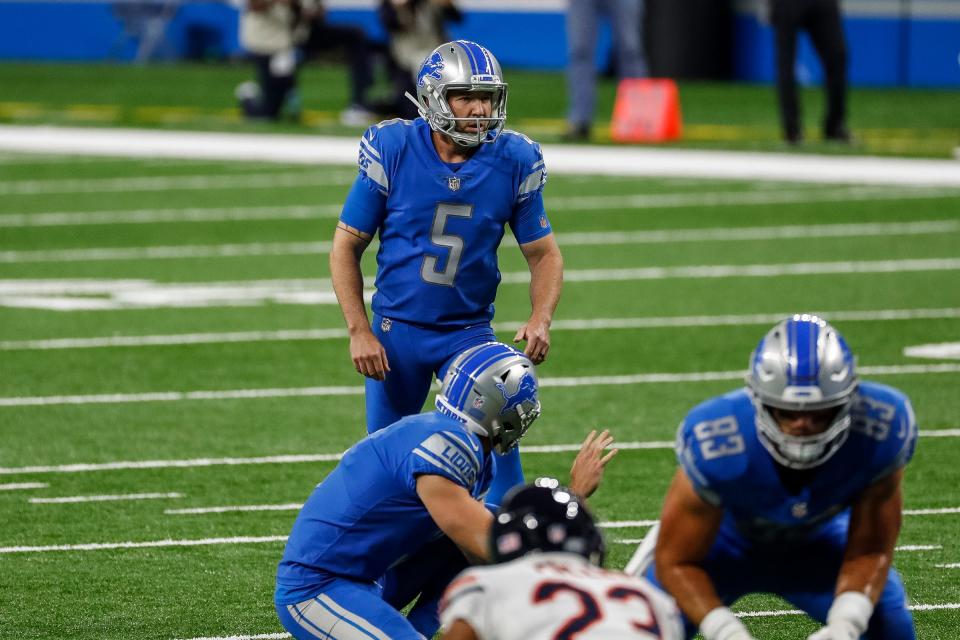 Lions kicker Matt Prater attempts a field goal against the Bears on Sunday.