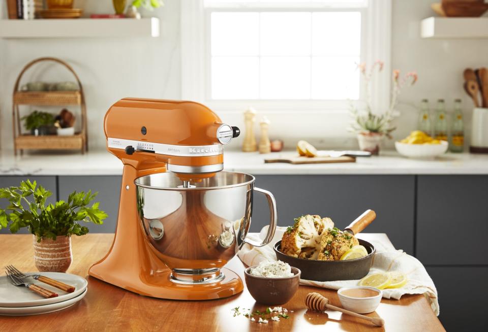 KitchenAid_Stand Mixer_Honey_Lifestyle_2