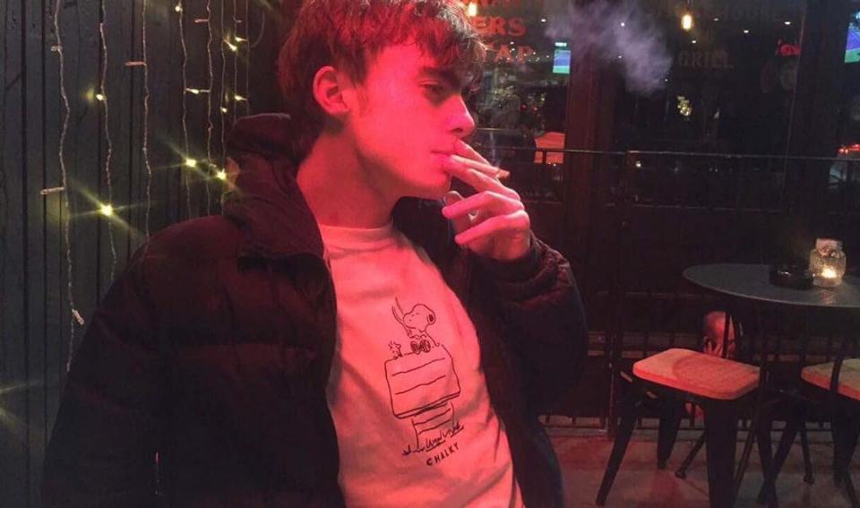 <p>Ce n’est pas la première fois que Lennon Gallagher se fait remarquer de la sorte. En 2017, il faisait partie des mannequins pour la marque anglaise Topman au défilé Burberry, affublé du célèbre trench beige. Crédit photo : Instagram lennon.gallagher </p>