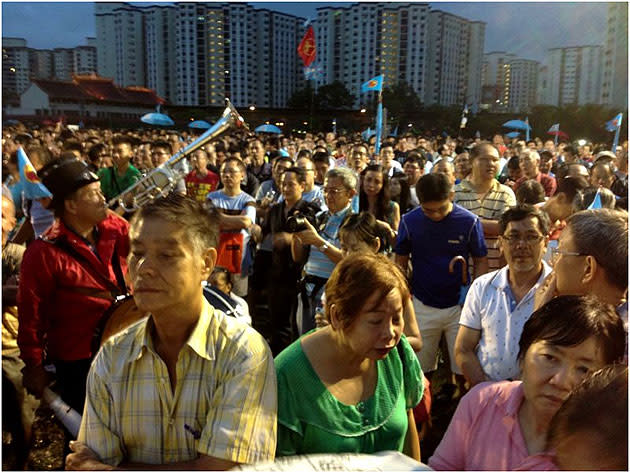 An estimated 5,000 people turned up to attend the Workers' Party Punggol East rally Saturday evening.