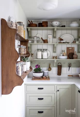 <p><a href="https://inspiredbycharm.com/beautiful-and-functional-pantry-storage/" data-component="link" data-source="inlineLink" data-type="externalLink" data-ordinal="1">Inspired By Charm</a></p>