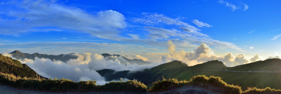 合歡山雲海 (Photo by Jimmy Kao, License: CC BY-SA 3.0, 圖片來源web.500px.com/photo/87629603/Mt-He-Huan-Panorama-1-by-Jimmy-Kao)