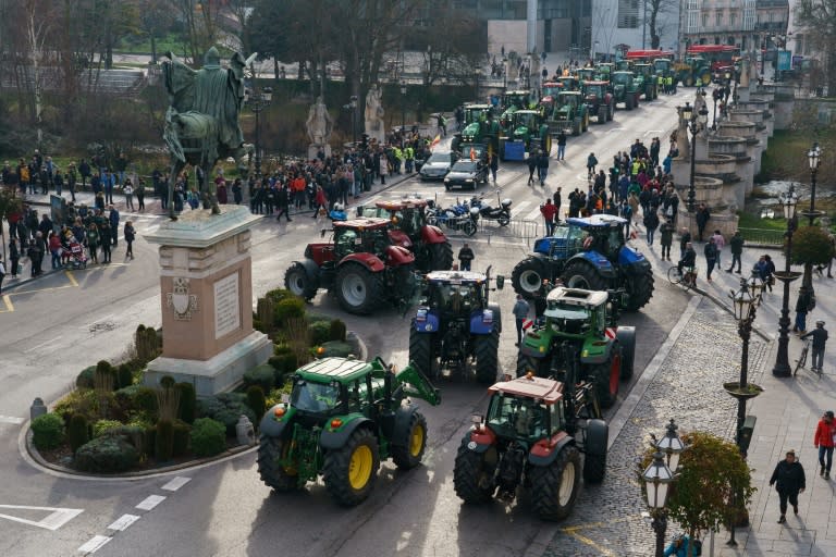 Tractors occupied roads in many areas, including the northern city of Burgos (CESAR MANSO)