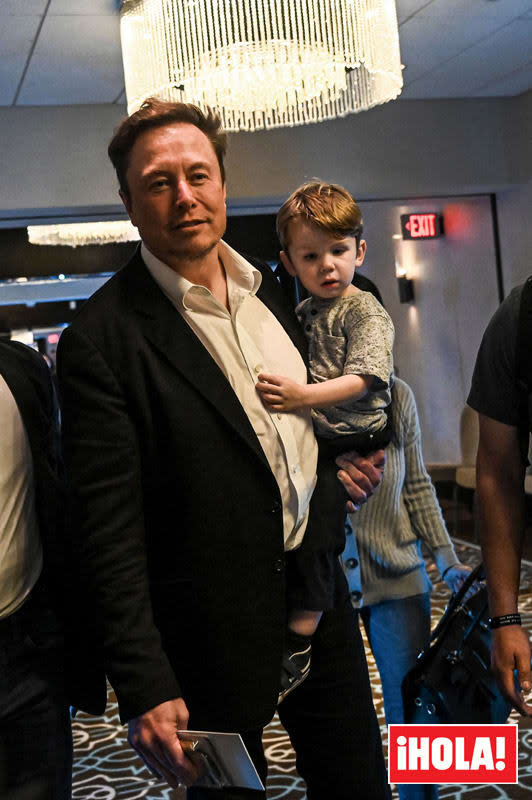 Elon Musk con su hijo X AE A-XII