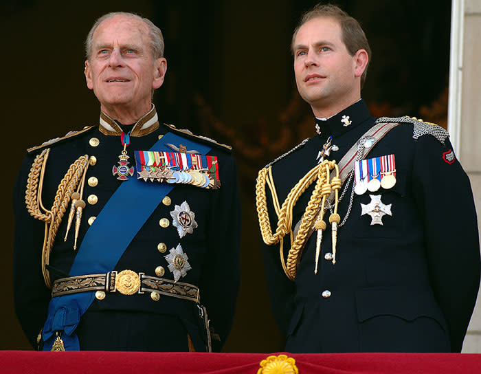 El duque de Edimburgo y su hijo, el príncipe Eduardo