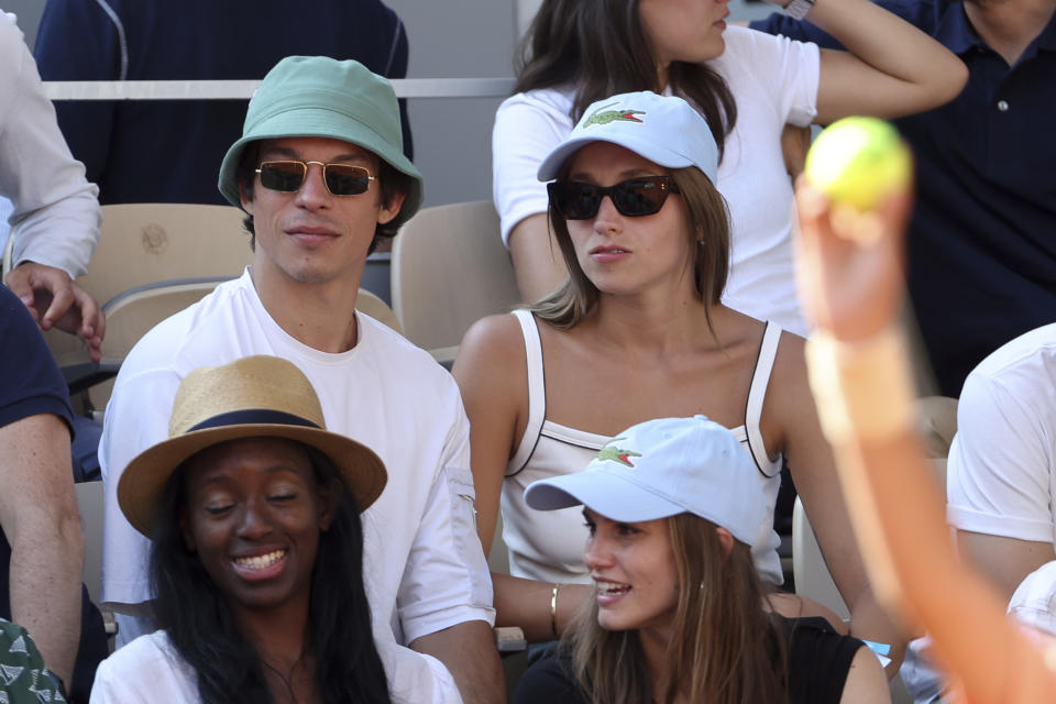 <p>L'acteur Sandor Funtek et sa compagne l'actrice Chloé Jouannet dans les tribunes de l'édition 2023 de Roland-Garros. (Photo by Jean Catuffe/Getty Images)</p> 