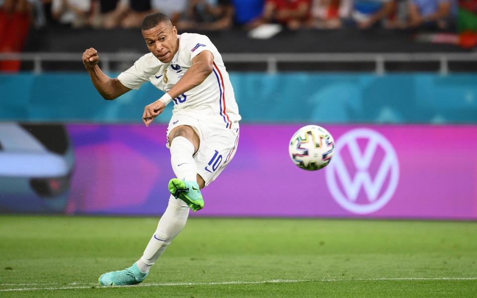 Kylian Mbappe is thwarted by Rui Patricio - Franck Fife - Pool/Getty Images