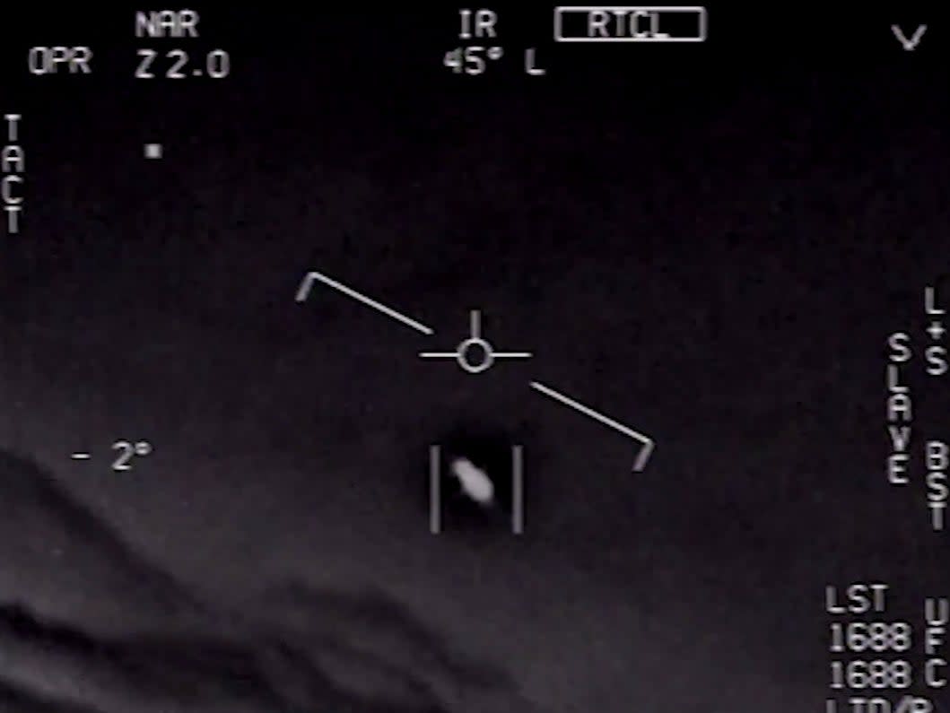 <p>Footage released by DoD of unidentified flying object (UFO)</p> ((US Navy))