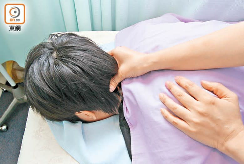 港人容易出現「頸梗膊痛」等痛症。