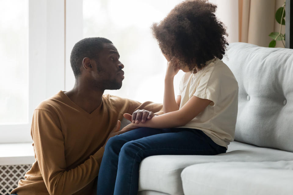 Dad helping child having a panic attack. (Getty Images)