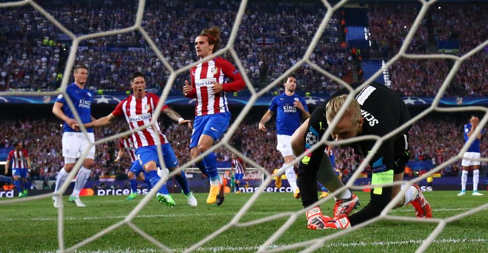 Antoine Griezmann scores from the spot