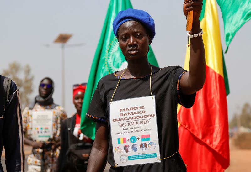 Activists walk from Bamako to Ouagadougou to promote states' federation