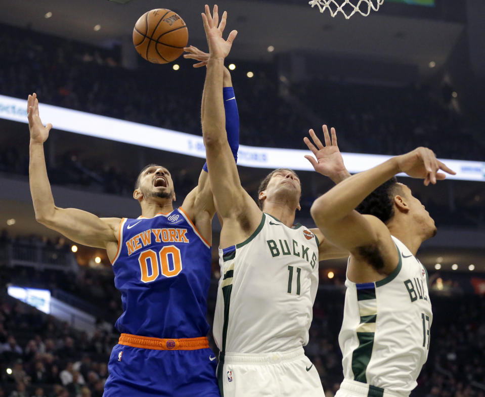 Enes Kanter（圖左）與Brook Lopez（圖中）。(AP Photo/Aaron Gash)