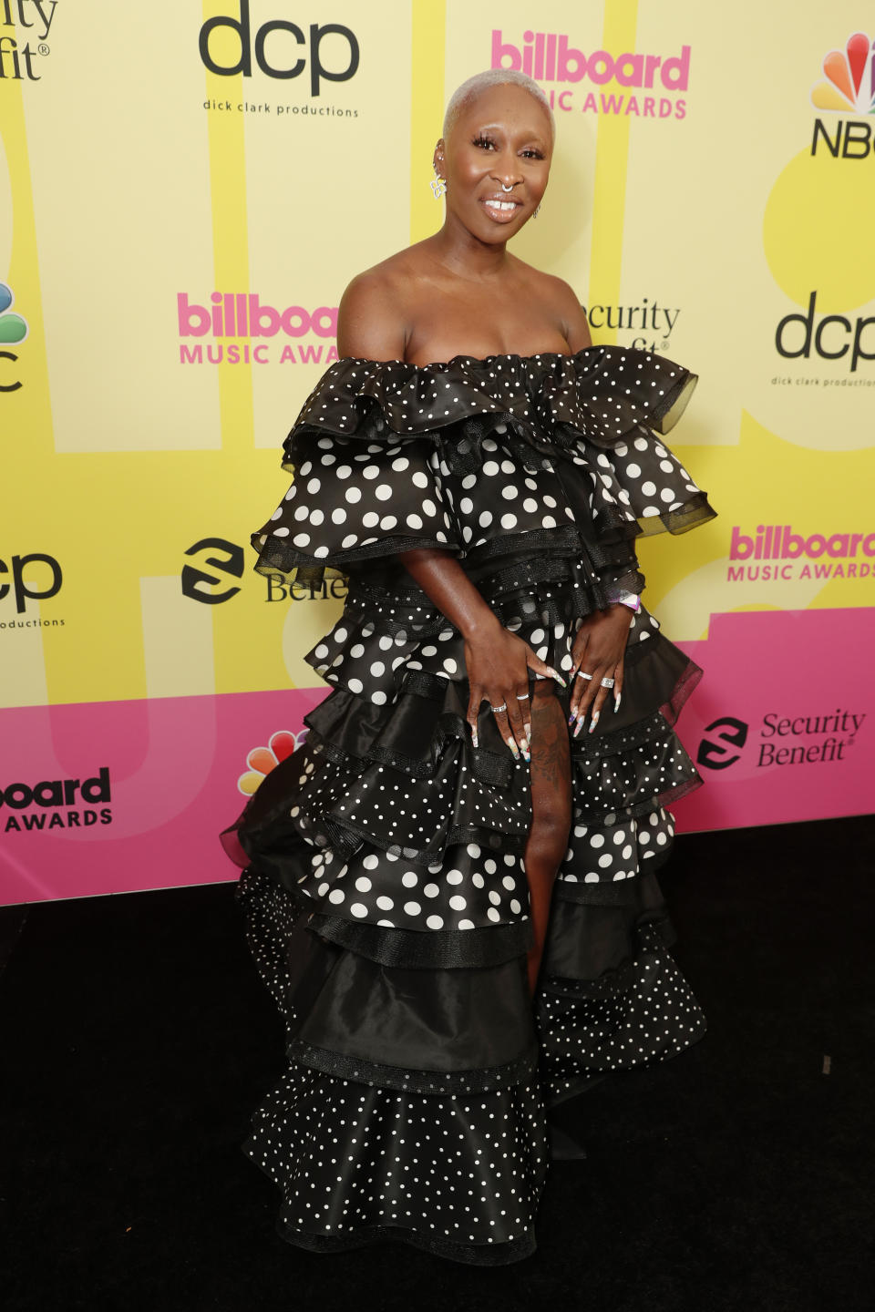 <p>Cynthia Erivo casi nunca nos defrauda en la alfombra roja y no hizo una excepción en la última edición de los Billboard Music Awards. La intérprete se enfundó un diseño con escote 'Bardot' de Carolina Herrera que nos ha enamorado. (Foto: Todd Williamson / NBCU Photo Bank via Getty Images)</p> 