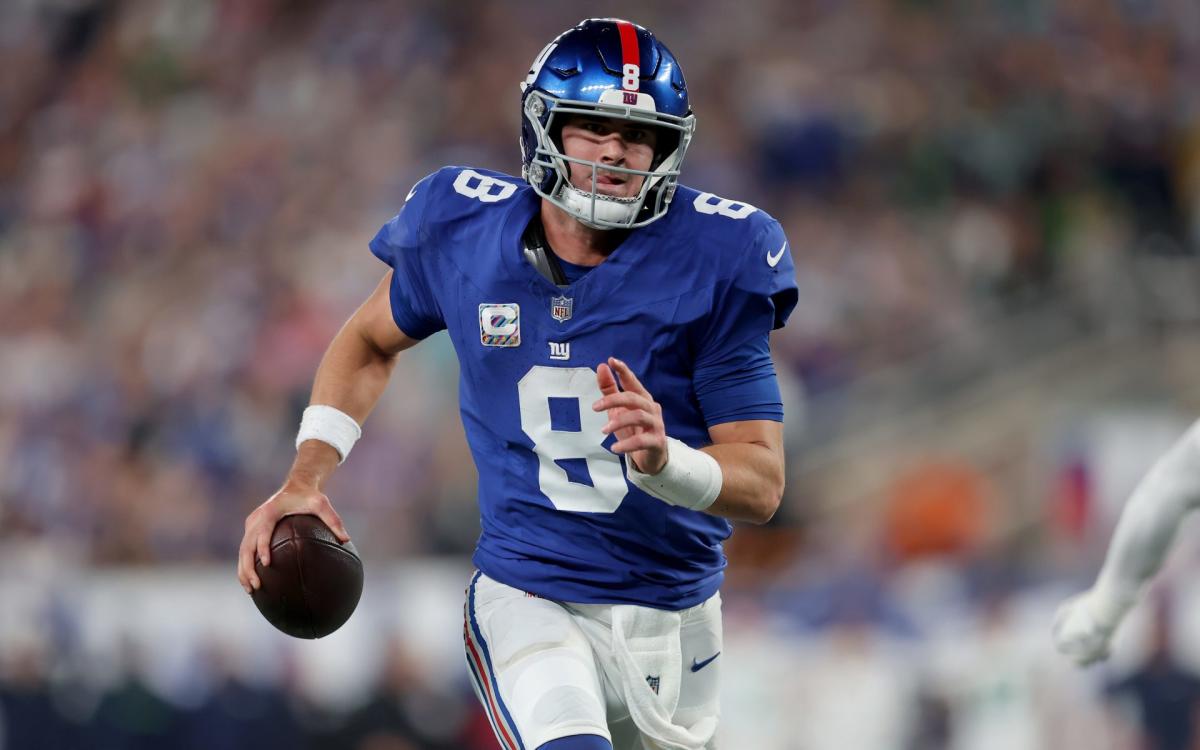 Giants' QB outlook cloudy as Daniel Jones awaits surgery, undrafted rookie  gets nod and rich 2024 draft looms - Yahoo Sports