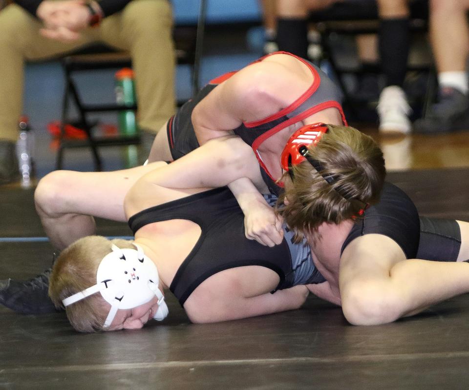 Salem's Dylan Newhouse, top, and Alliance's Logan Kager during their 113-pound match at Alliance High School Thursday, January 27, 2022.