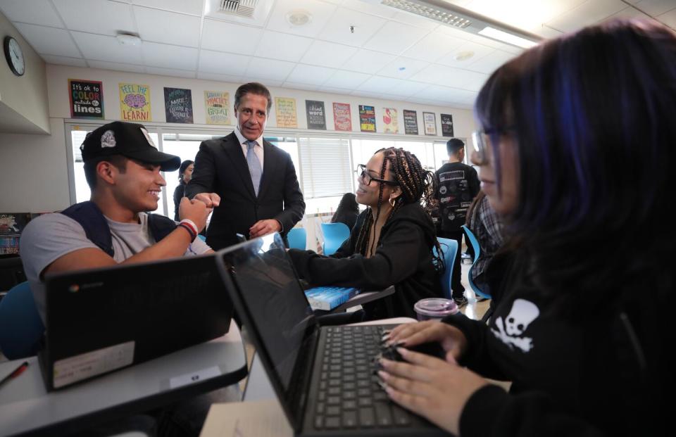 L.A. schools Supt. Alberto visits a local school.