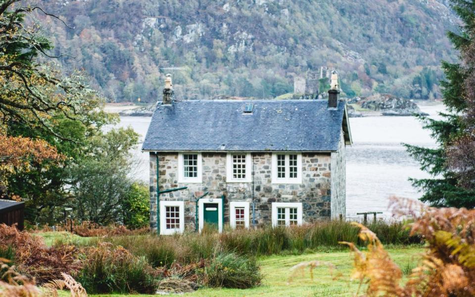 Thioram Cottage, overlooking a bay full of mussels on Eilean Shona