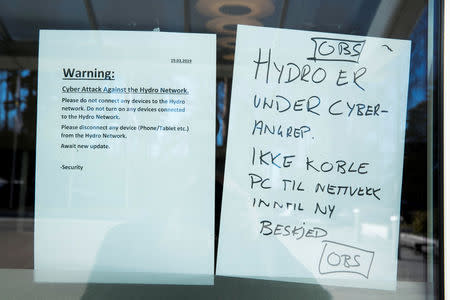 A note warning visitors about a cyber attack is seen at the headquarters of aluminum producer Norsk Hydro in Oslo, Norway March 19, 2019. NTB Scanpix/Terje Pedersen via REUTERS