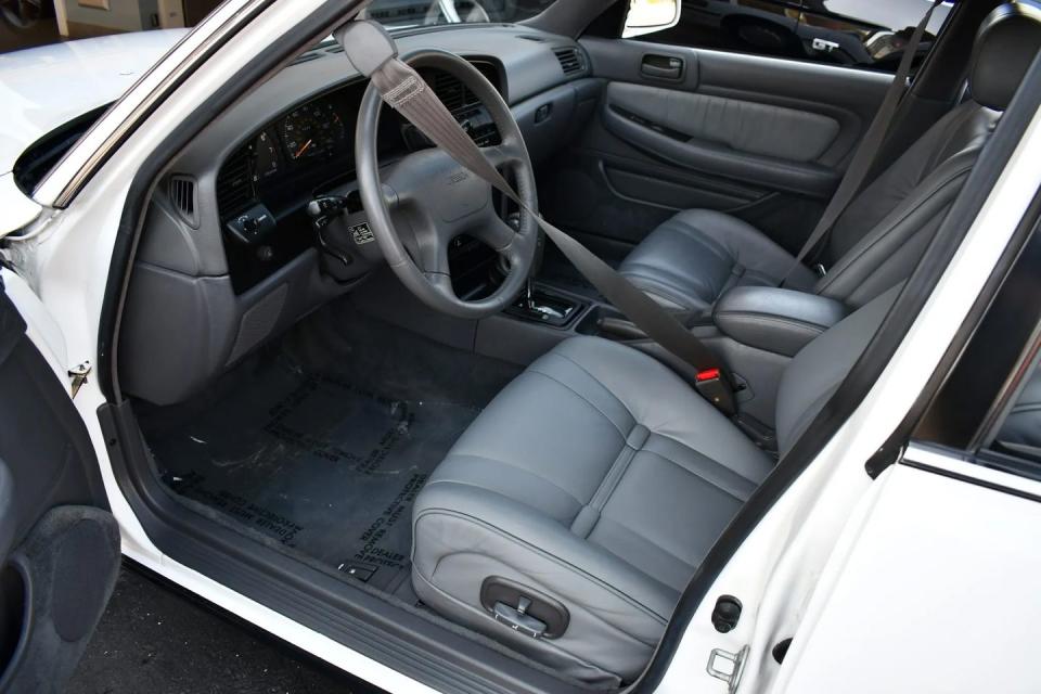 1990 toyota cressida interior