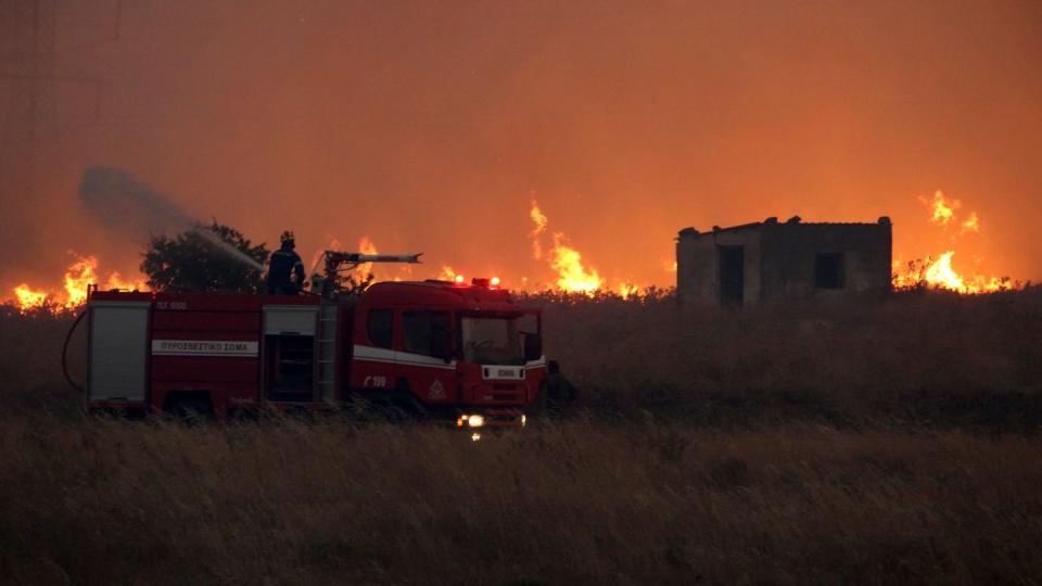 Waldbrände in Griechenland. (Bild: Arturo Rodriguez/AP/dpa)