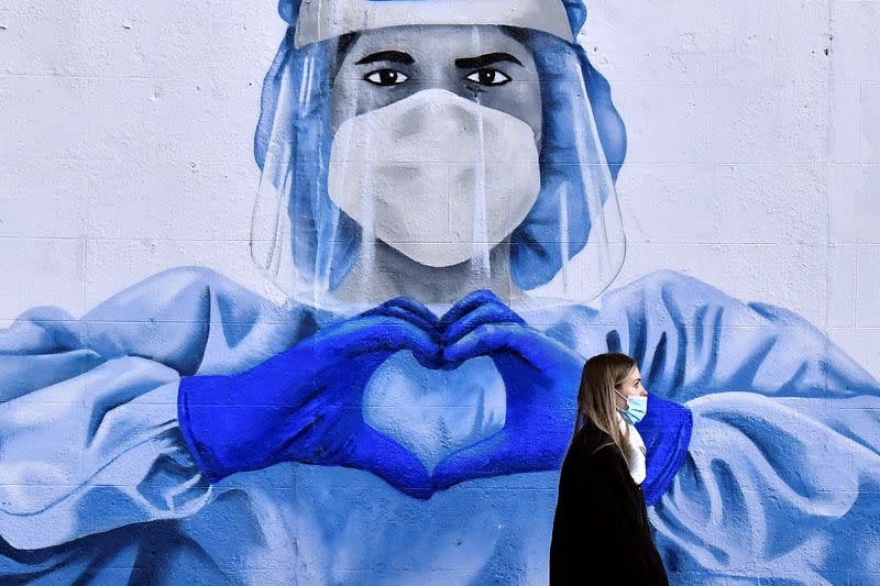 Frontline worker mural in Dublin