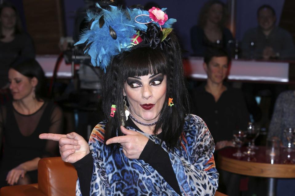 NINA HAGEN BEI „MAISCHBERGER“