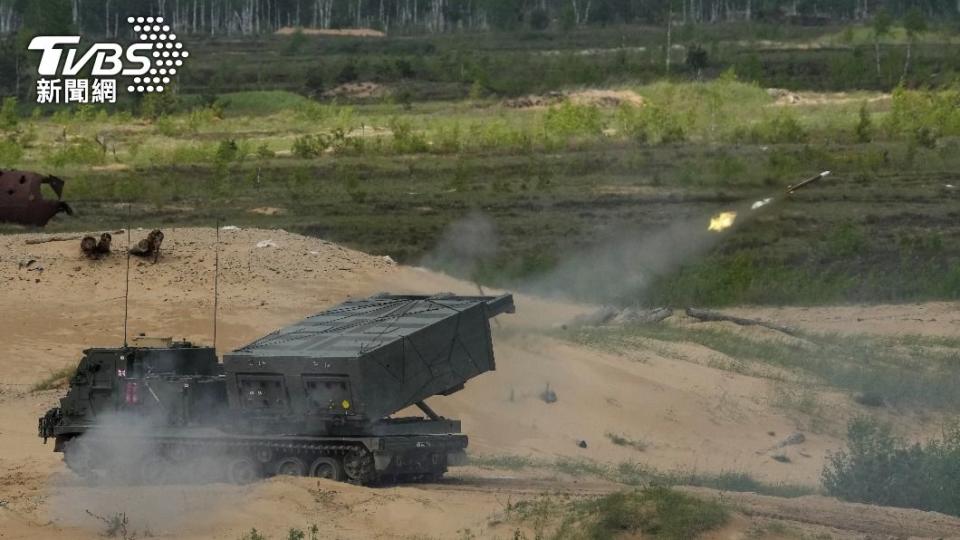 英軍的M270多管火箭系統參與北約於拉脫維亞的「夏之盾」的演習。（圖／達志影像路透社）
