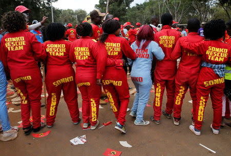 Supporters of Nairobi's Governor-elect Mike Sonko create a human shield during a Jubilee Party campaign rally at Uhuru park in Nairobi, Kenya August 4, 2017. REUTERS/Thomas Mukoya