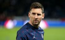 <p>War es sein Wechsel zu Paris Saint-Germain? Lionel Messi überholte in den letzten Monaten einige Promis und rangiert nun auf Platz zwei. Dabei ist er im Vergleich zu extrovertierten Fußball-Kollegen ein ziemlich ruhiger Vertreter: Auf seinem Instagram-Account, dem 286 Millionen Fans folgen, sieht man den Superstar weniger auf Roten Teppichen als hauptsächlich beim Fußballspielen. (Bild: John Berry / Getty Images)</p> 