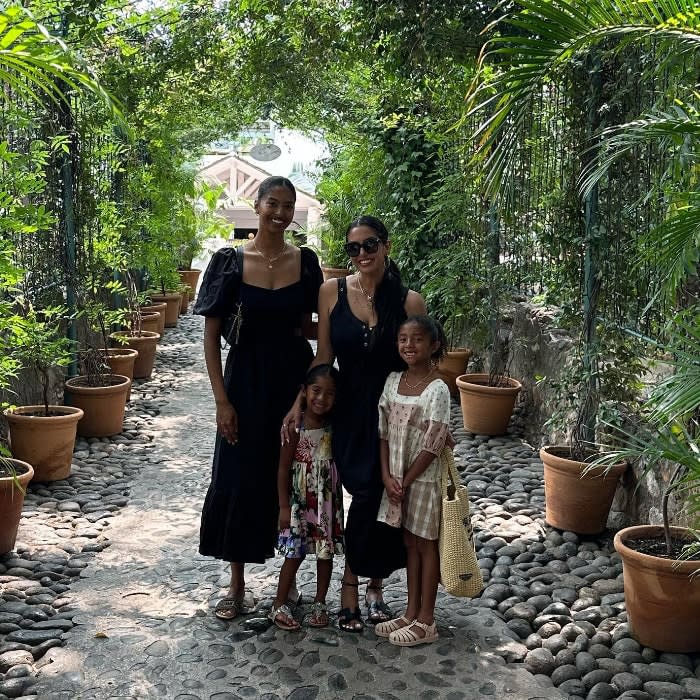 Vanessa Bryant con sus hijas en Marbella