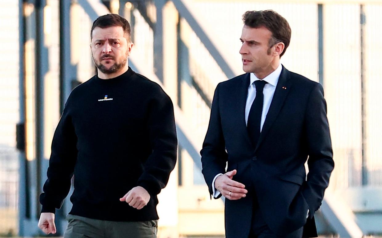 Emmanuel Macron and Zelensky board a flight heading to Brussels on Thursday morning - Mohammed Badra