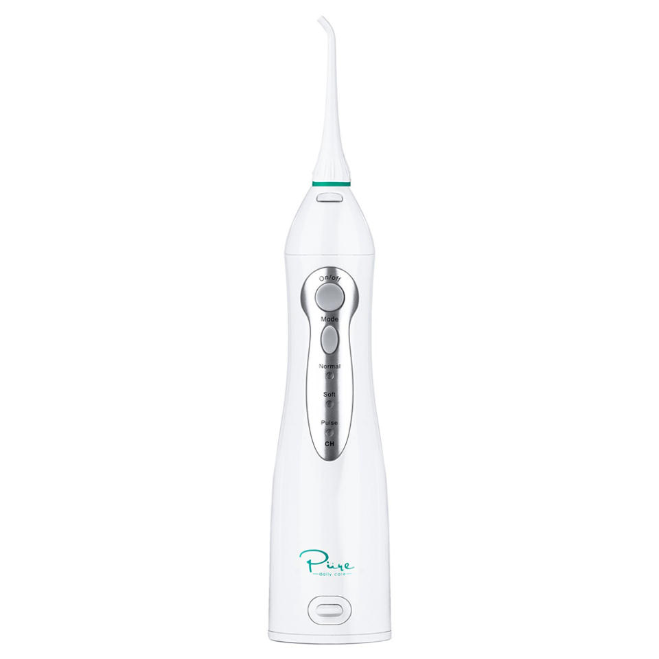 The Aqua Flosser comes with enough tips to cover a family of five (Photo: Yahoo Lifestyle Shop)