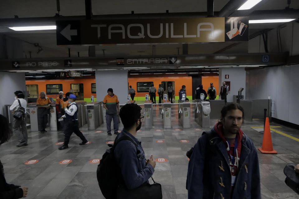 Metro de la Ciudad de México, lugar en el que se puede sobornar a un policía por 500 pesos. (Gerardo Vieyra/NurPhoto via Getty Images)