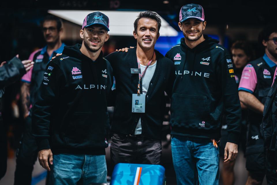 McElhenney with Alpine drivers Pierre Gasly and Esteban Ocon.