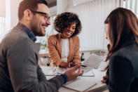 <p>Se está potenciando en los últimos meses la contratación de trabajadores dedicados a la innovación digital. Un director de recursos humanos puede <strong>embolsarse unos 46.752 euros. </strong>(Foto: Getty Creative)</p> 